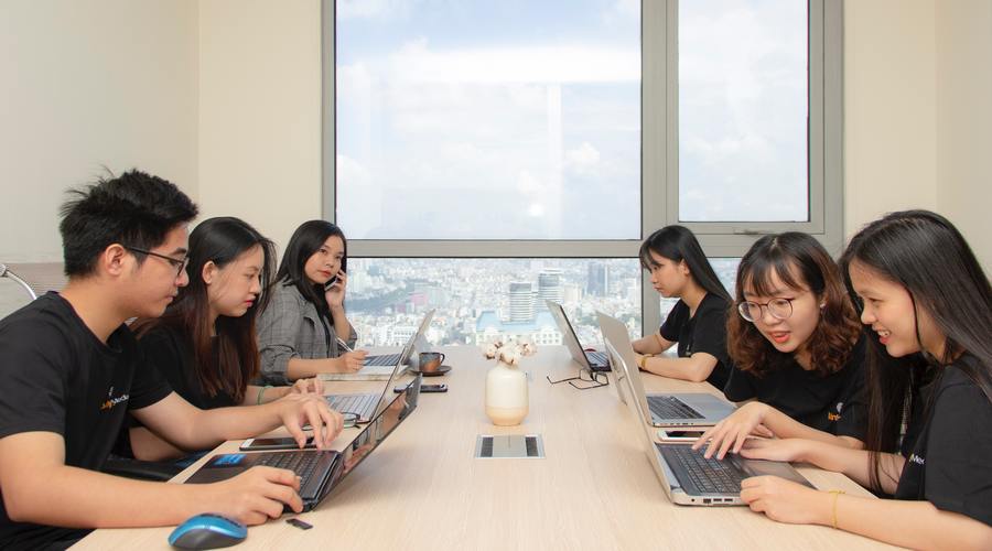 Take Your Sales Team to Next-Level Success with Training on Your LMS